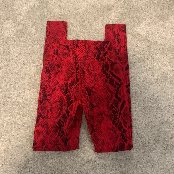 Alo Yoga Leggings - Picture 3 of 5